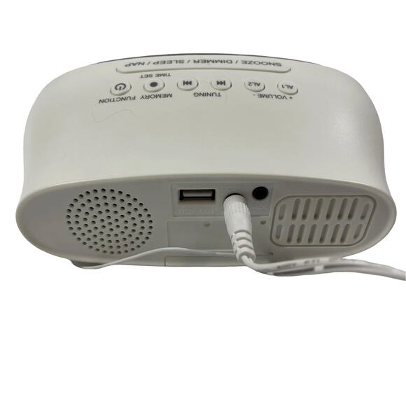 Bauhn AM/FM Radio Alarm Clock with USB charging / AUX in 11614 White w/ Manual - Picture 2 of 4